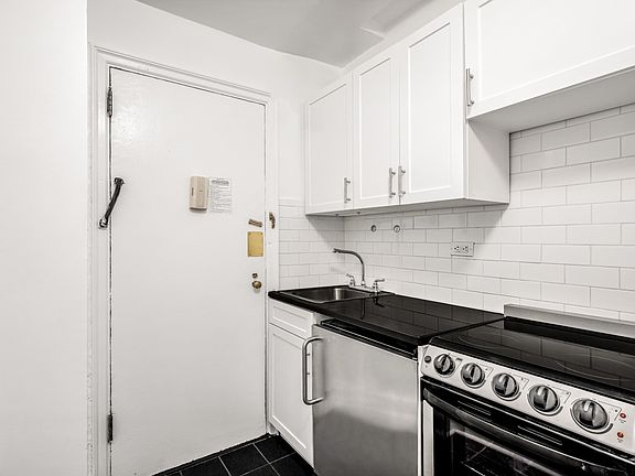 3rd image of 307 E 44th St APT 502