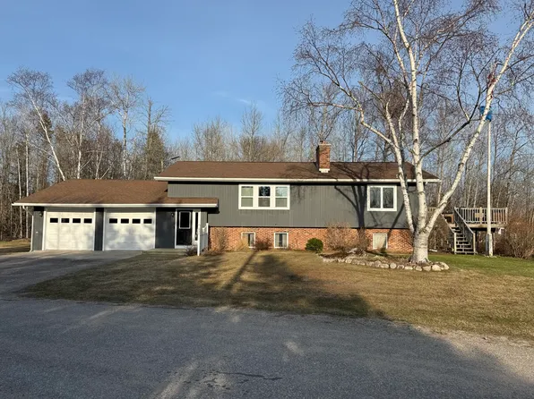 457 E Circle Dr, Cedarville, MI 49719