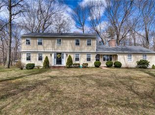 35 Limerock Dr, East Greenwich, RI 02818