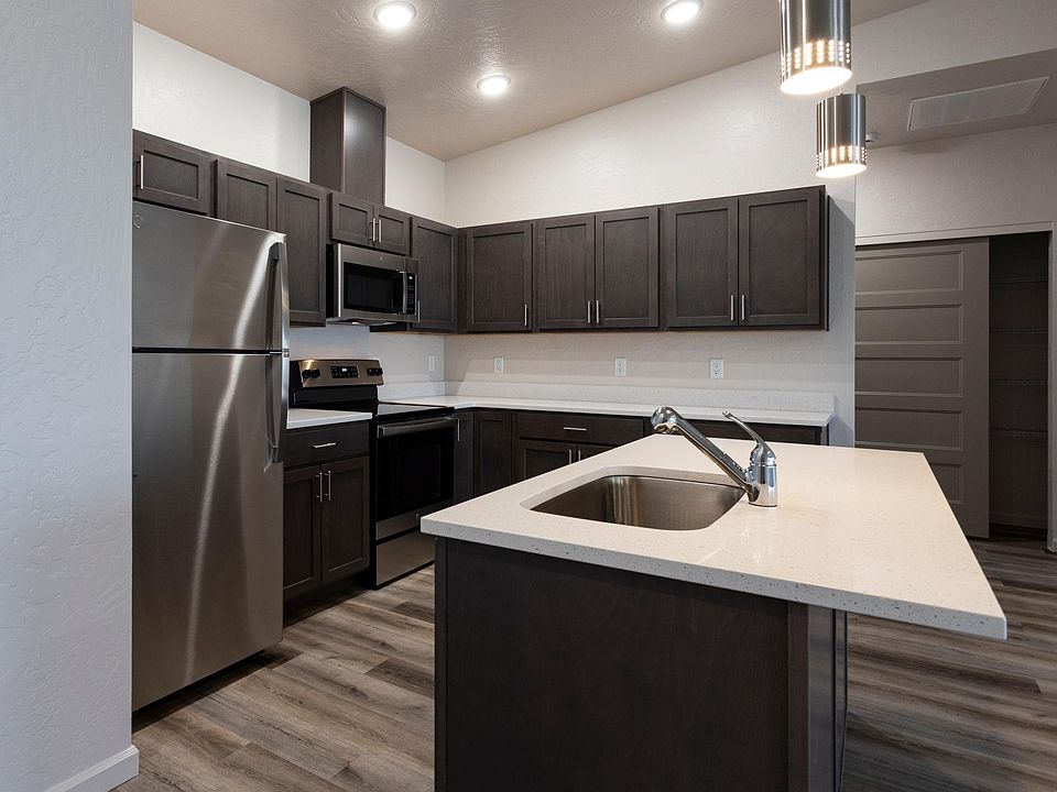 1456 sqft - Kitchen