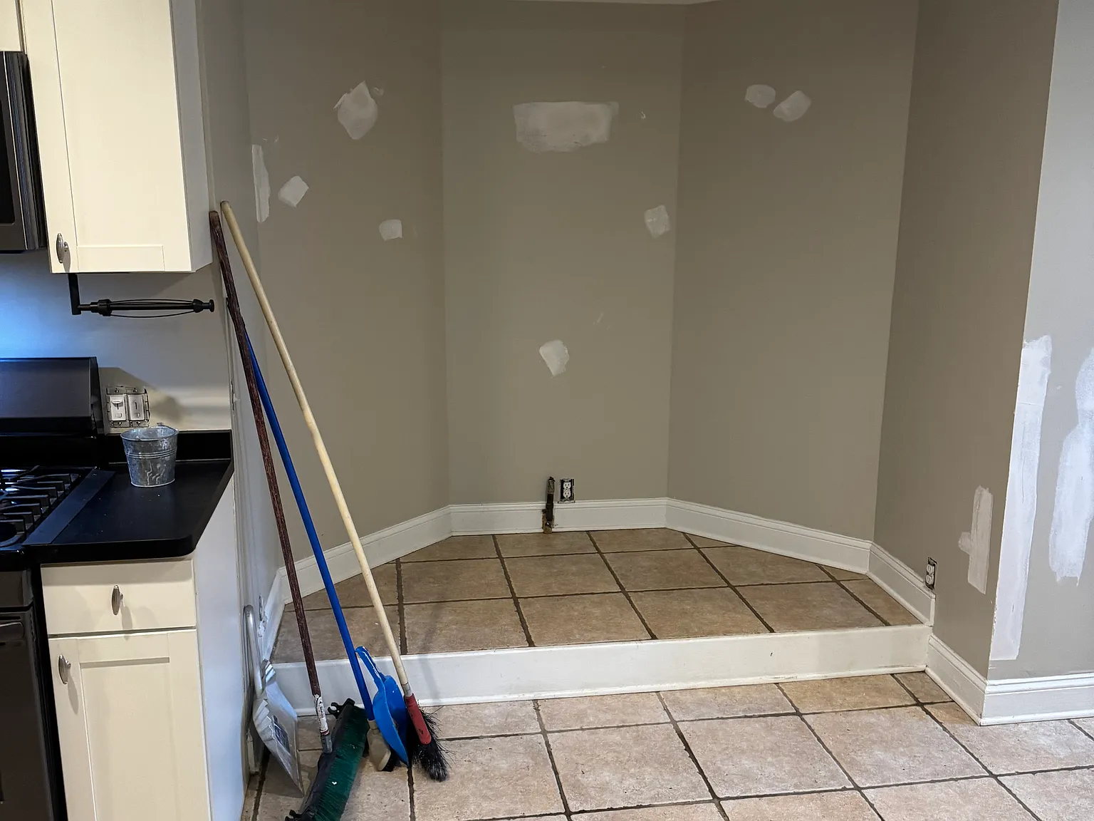 1 bed, 1200 sqft, $1,200 — Photo 3