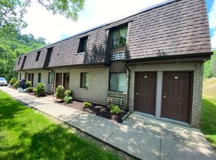 Spacious 1BR in Plum! Exposed Brick and Air Conditioning! Call Today!, New Kensington, PA 15068