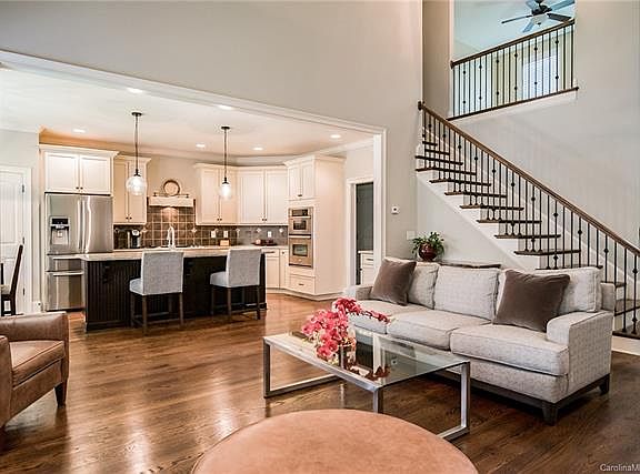 3rd image of 112 Lakeshore Hills Dr