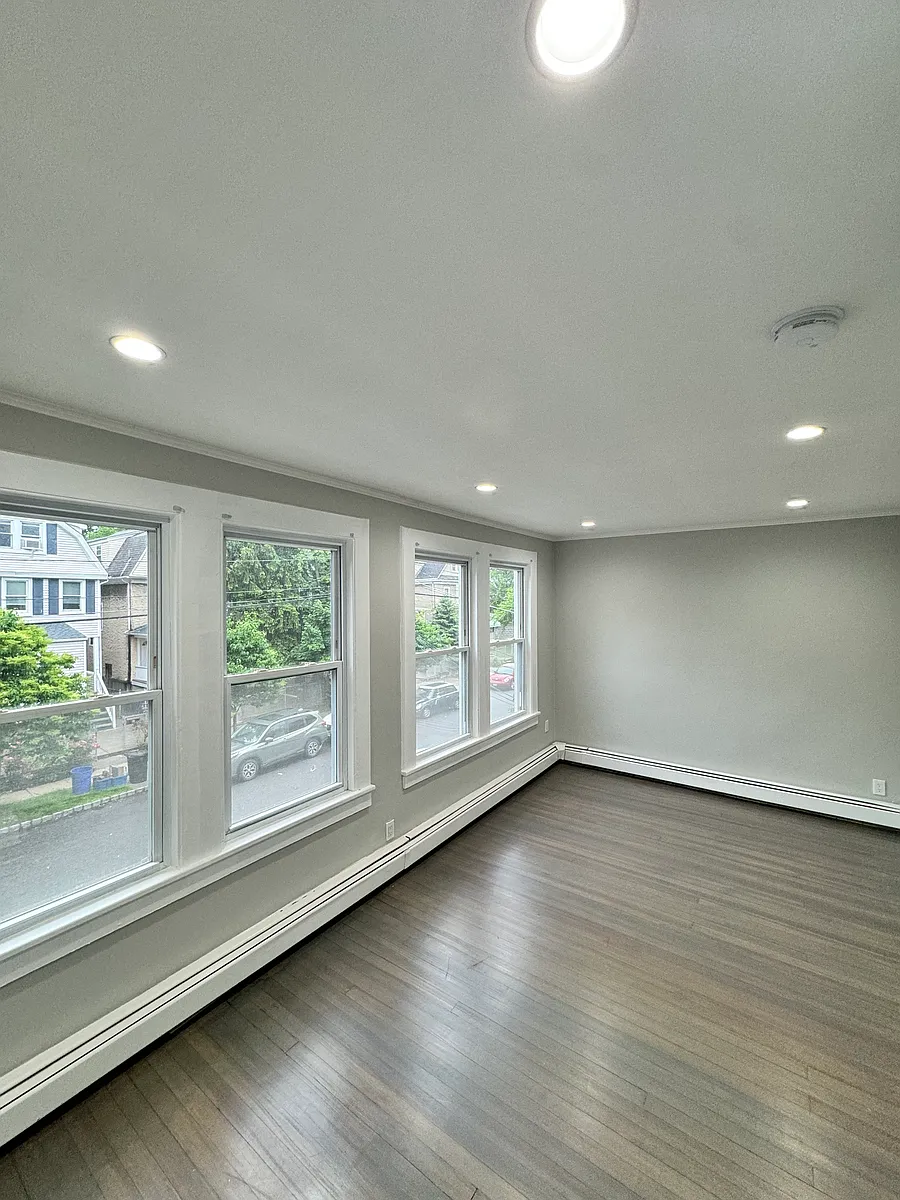 Building Photo - 184 Forest St #2