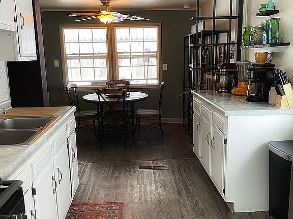3rd image of 4297 Metropolitan Dr