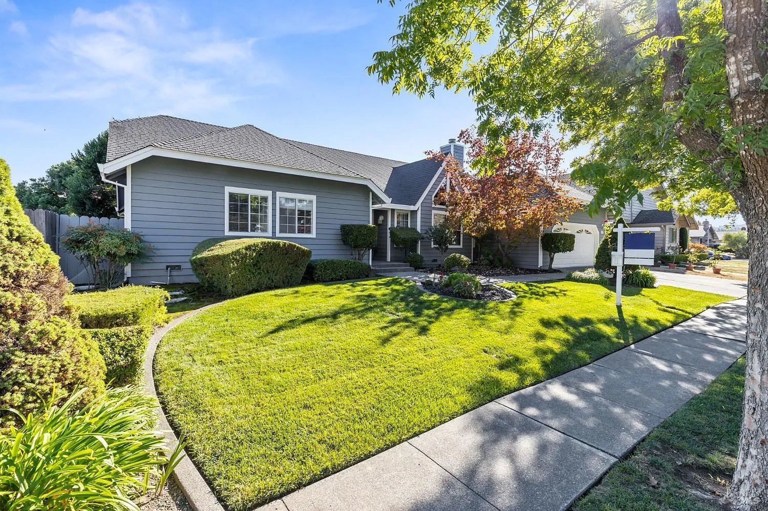 2431 Vine Hill Drive photo 1