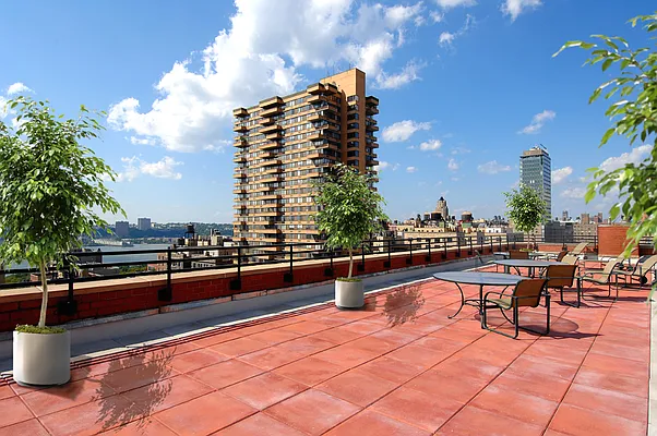 Rented by Douglas Elliman | media 24