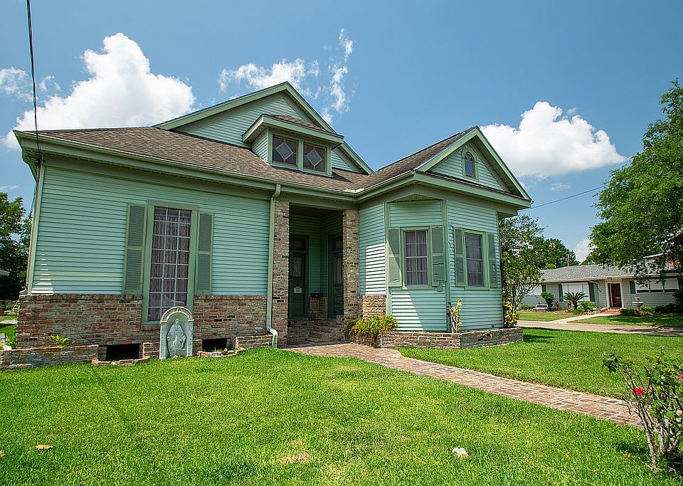 Ditch Avenue Side Exterior