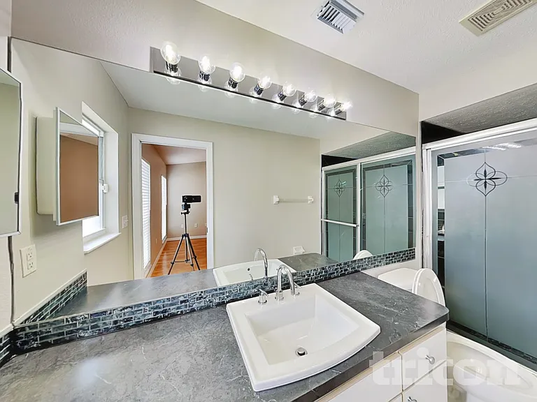 11008 Millbury Ct — Photo 10