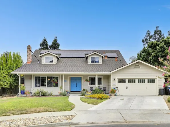 9020 Ridgeway Dr, Gilroy, CA 95020