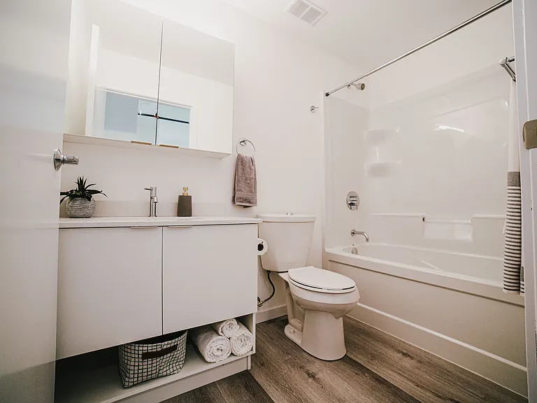 315 Bannatyne Ave — Photo 6