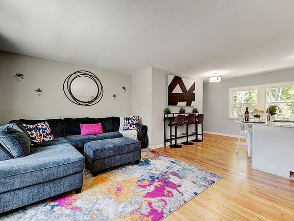 3rd image of 2809 Newark Dr