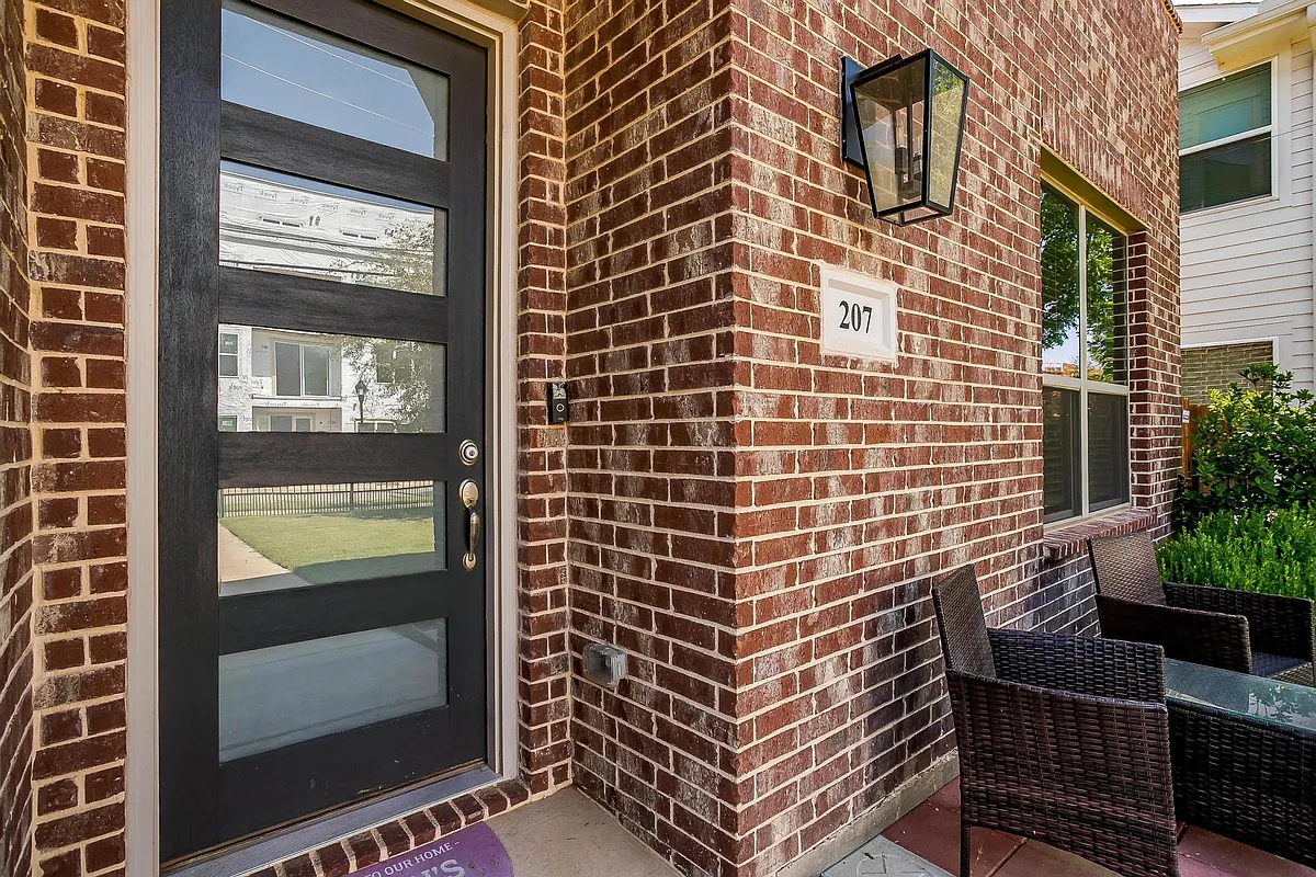 Building Photo - 207 Athenia Dr