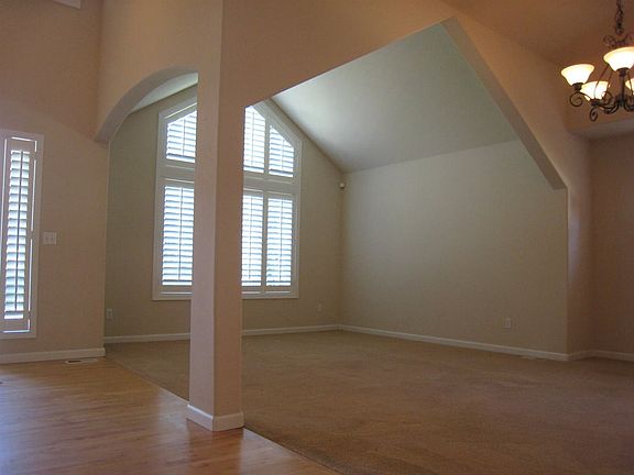 3rd image of 3819 Bellerive