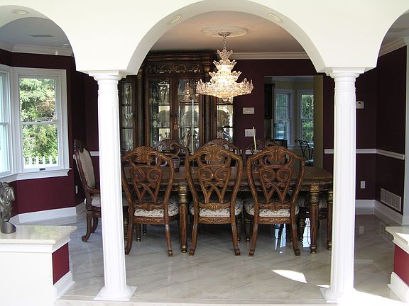 Beautiful Inviting Dining Room! 