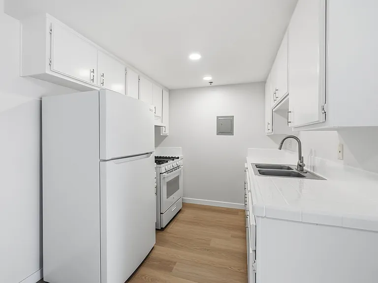 Westgate Apartments — Photo 9