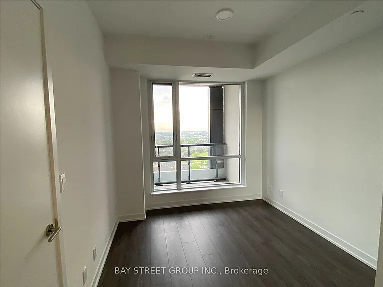 7950 Bathurst St #2002 — Photo 4