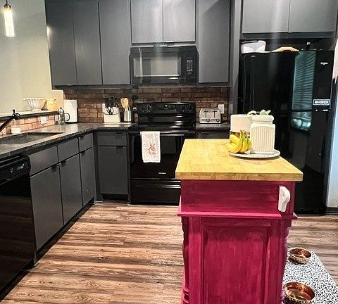 5th image of 1451 Associates Ave #203