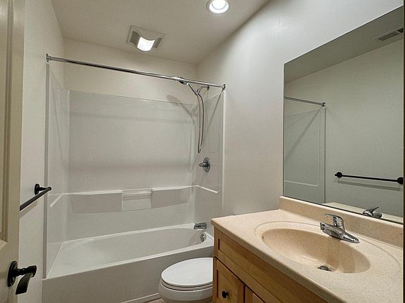 3rd image of 29 West St APT 103