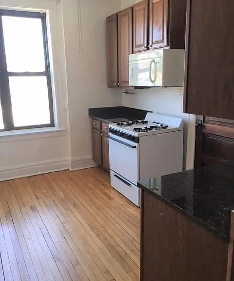 2208 W Berteau Ave #3 — Photo 5