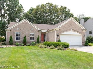 39185 Hayward Dr, Westland, MI 48185