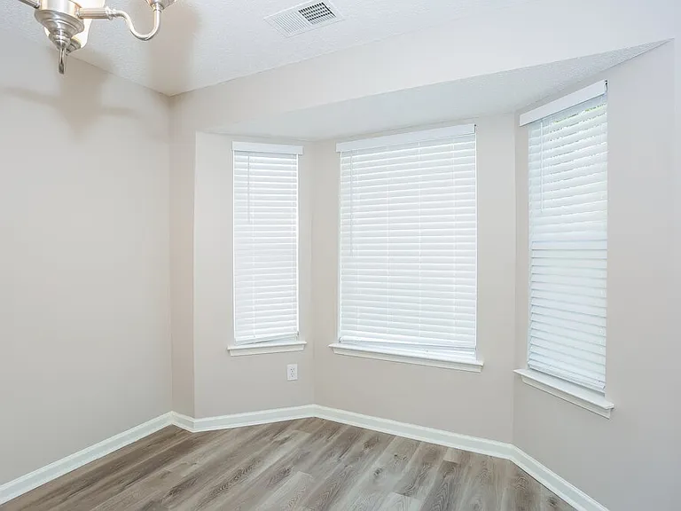 7425 Saddle Trail Ln — Photo 6