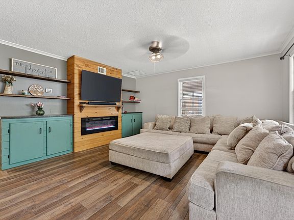 3rd image of 5811 Woodlawn St