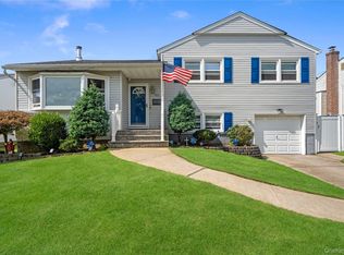 582 Benton Rd, East Meadow, NY 11554