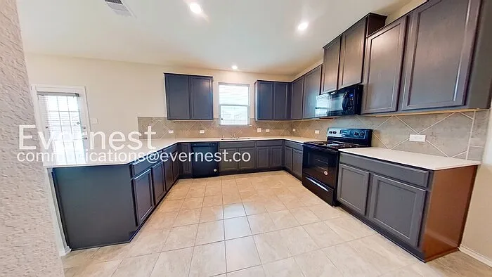 13700 Vigilance St — Photo 2