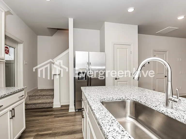 730 Elkins Dr — Photo 9