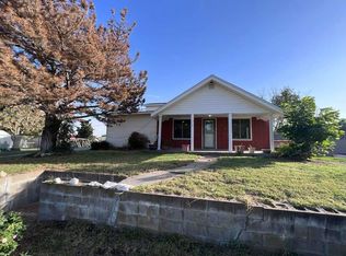 314 SW 2nd St, Mooreland, OK 73852