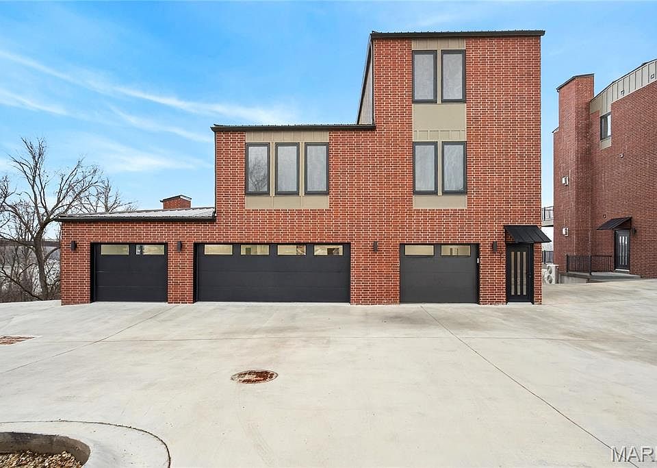 1st image of 1011 River Bluff Dr