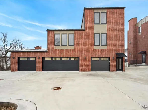 1011 River Bluff Dr, Washington, MO 63090