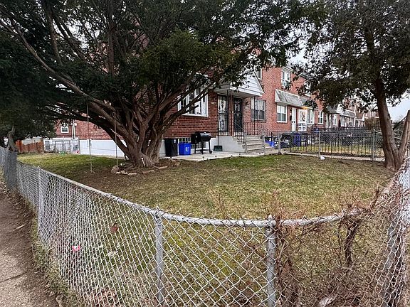 4th image of 8767 Glenloch St