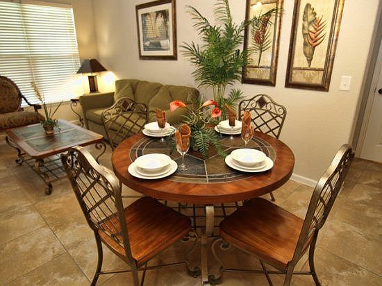 BP4C812CP-Dining-Area (1)