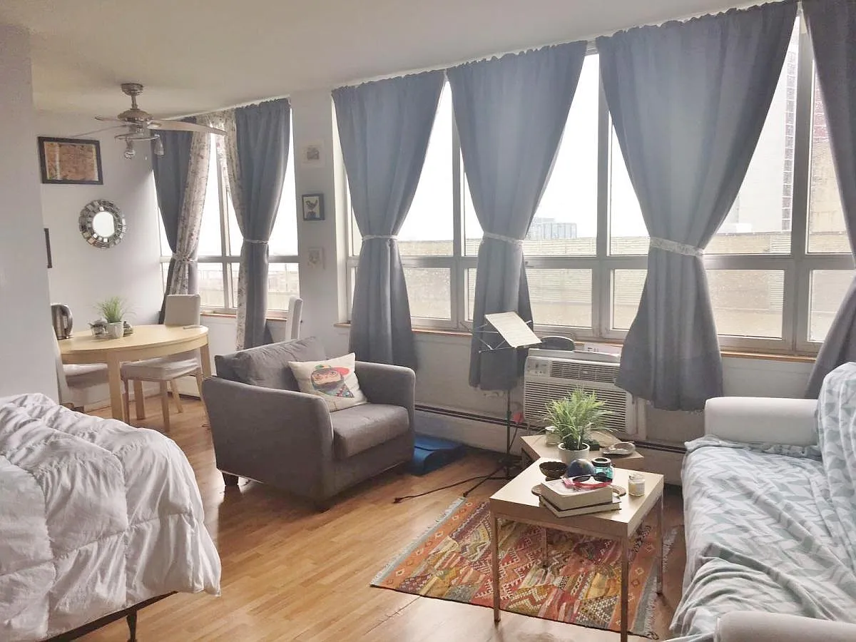 Living Room - 6171 N Sheridan Rd #27