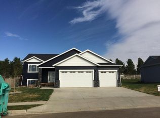 1097 29th St W, Dickinson, ND 58601