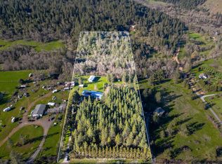 230 Hussey Ln, Grants Pass, OR 97527