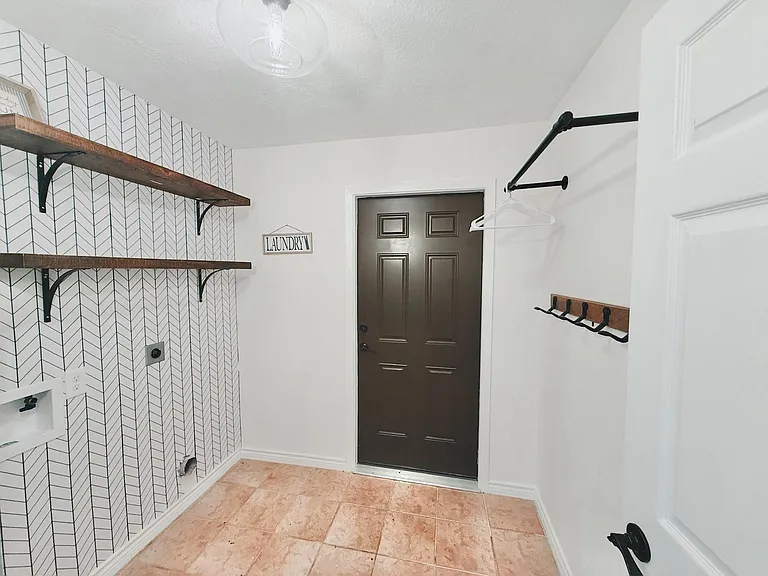 2827 Woodhall Ct — Photo 8