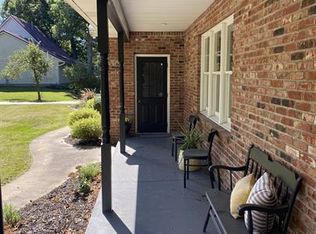 13 Oak Creek Dr, East Peoria, IL 61611