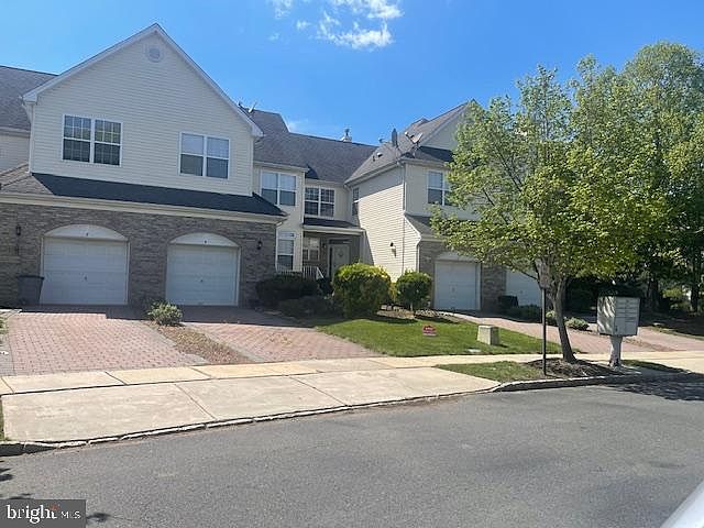 1st image of 9 Shelley Cir