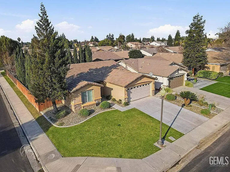 11528 Indian Hawthorne St — Photo 4
