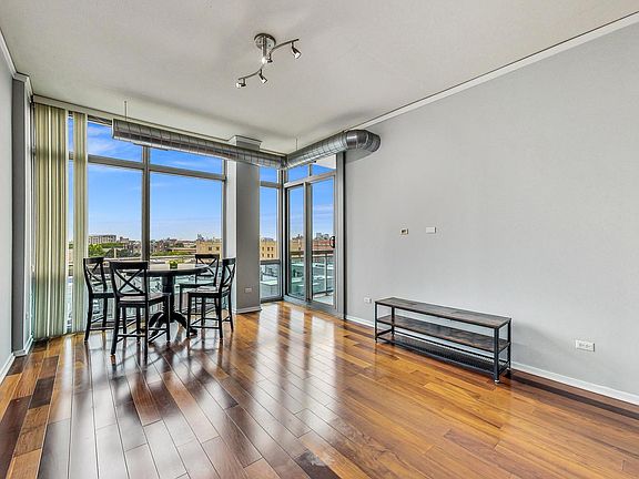 2nd image of 1819 S Michigan Ave Unit 601