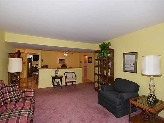 5th image of 5721 Circle Dr #5E