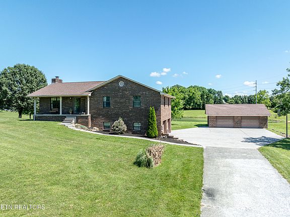 2nd image of 2621 Tuckaleechee Pike