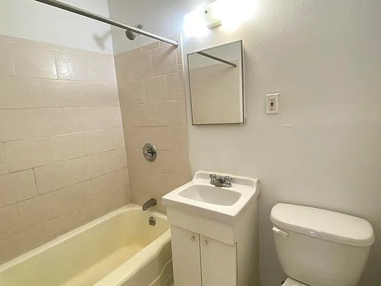 410 Washington St #1 — Photo 7