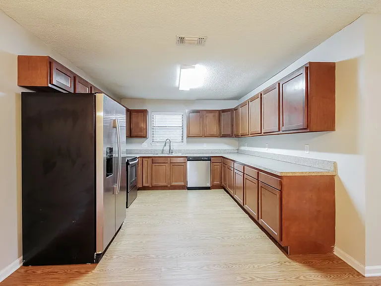 8442 Finwood Ave — Photo 6