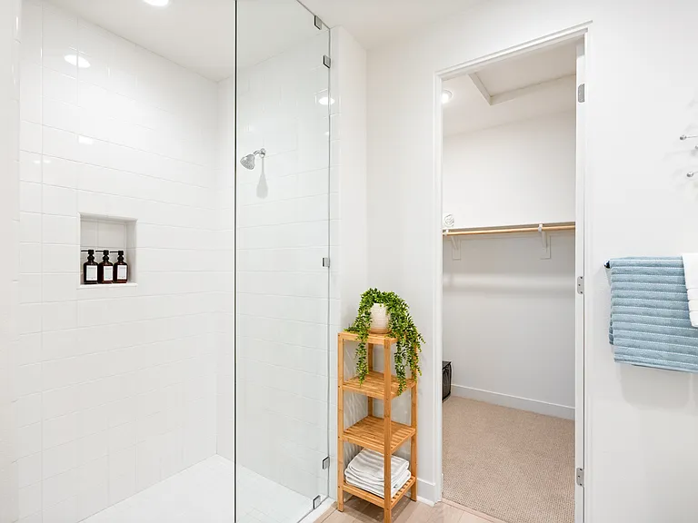 Master Suite 1 Bathroom