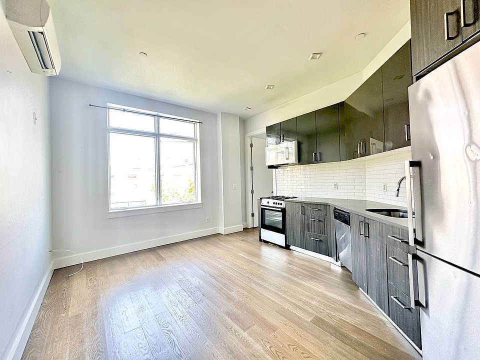 1st image of 997 Jefferson Ave #3
