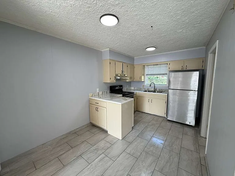 100 Park Row Ave #D — Photo 4